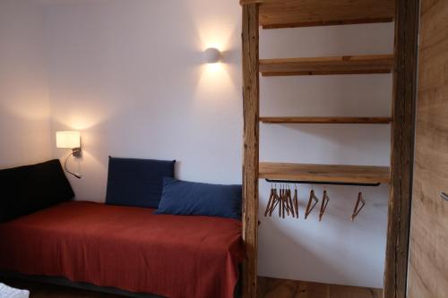 a room with a bunk bed and a ladder at Burglodge Fischerkeusche in Mauterndorf