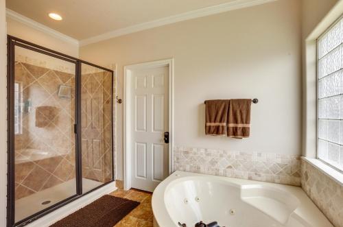 Ένα μπάνιο στο College Station Family Home 3 Mi to Texas A and M!
