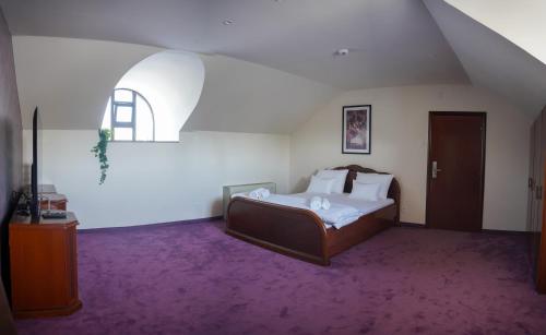 Hotel Laktašiにあるベッド