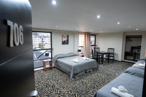 Ένα ή περισσότερα κρεβάτια σε δωμάτιο στο AMERICAN SUITES