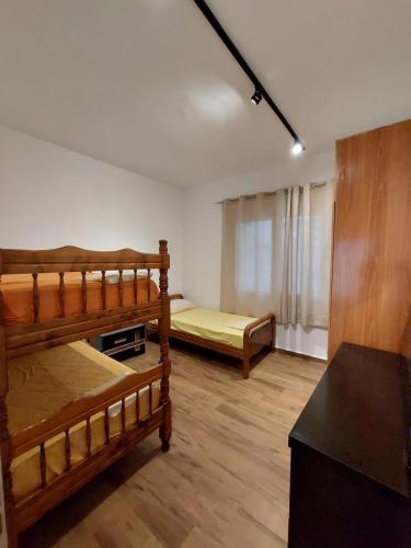 Postel nebo postele na pokoji v ubytování Chronos Villa Golem, Durrës