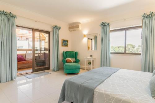 Central Cascais Apartment with private parking