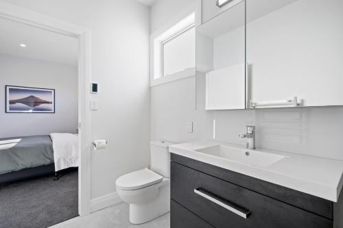 Bagno di Stylish Serenity - Martinborough Holiday Home