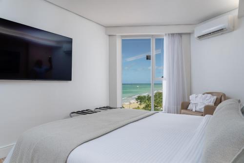 Μια τηλεόραση ή/και κέντρο ψυχαγωγίας στο Hotel Brisa Suítes Pajuçara
