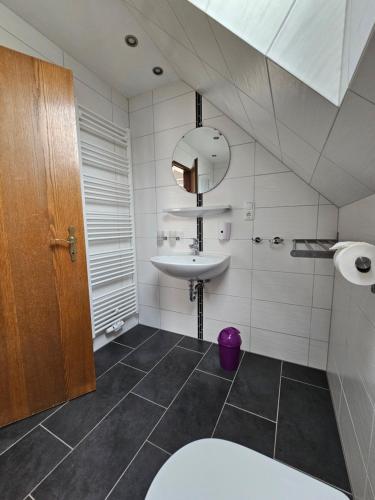a bathroom with a sink and a toilet at Ferienwohnung Mond&Wasser 1 in Norden