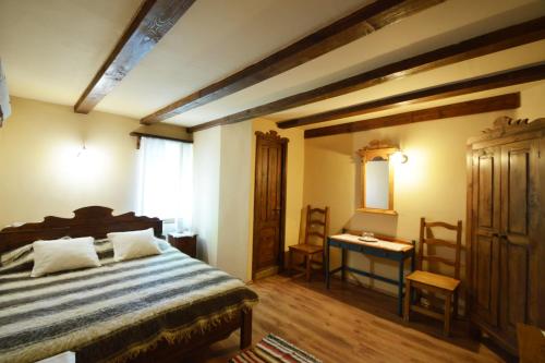 Tempat tidur dalam kamar di Arts and Crafts Guesthouse