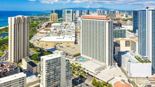 Pemandangan umum bagi Honolulu atau pemandangan bandar yang diambil dari hotel