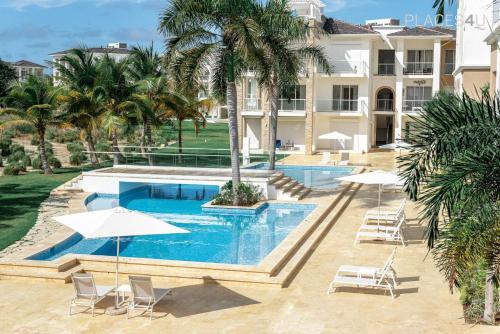 Výhled na bazén z ubytování Tranquilo y relajante a pasos del campo de golf nebo okolí