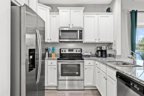 NEW 3BRs - Renovated - Waterfront - Game Room - 8mins to Beach photo 16