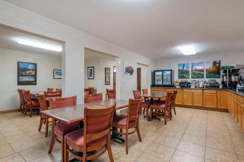Εστιατόριο ή άλλο μέρος για φαγητό στο SureStay Plus Hotel by Best Western Buffalo
