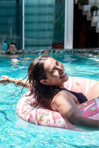 a woman is in a pool in an inflatable at Casa Daikiri in Puerto Escondido