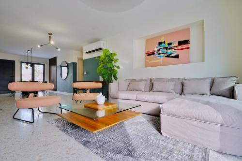 a living room with a couch and a table at La Moderna by Wynwood House in Panama City