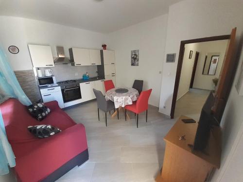 Kuchyňa alebo kuchynka v ubytovaní Apartments by the sea Pag - 6383