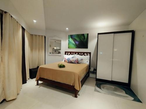 Family Room – Photos 2