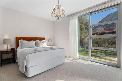 Gallery image of Kinsale - Spa, Pool, Gym and Tennis! in Arrowtown