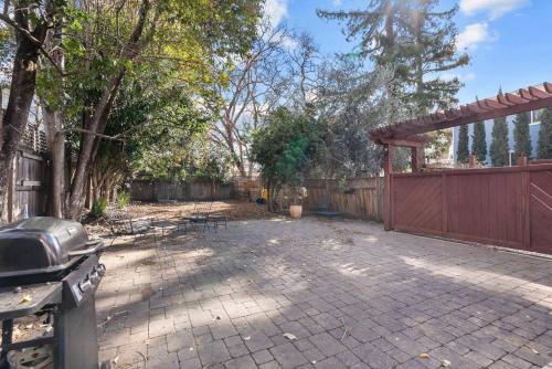 Сад в Hot Tub PRIME DWTN NAPA 3 bed 2 Bath