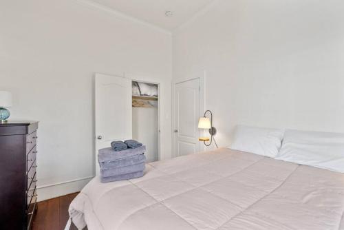 Кровать или кровати в номере Hot Tub PRIME DWTN NAPA 3 bed 2 Bath