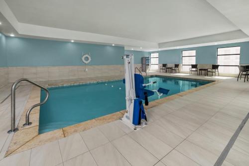 Πισίνα στο ή κοντά στο Holiday Inn Express - Hattiesburg West - Univ Area