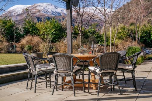 Gallery image of Kinsale - Spa, Pool, Gym and Tennis! in Arrowtown