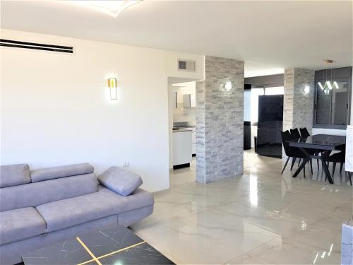 Galería fotográfica de 4bdrm - 110mr - Dream vacation apartment en Tiberias