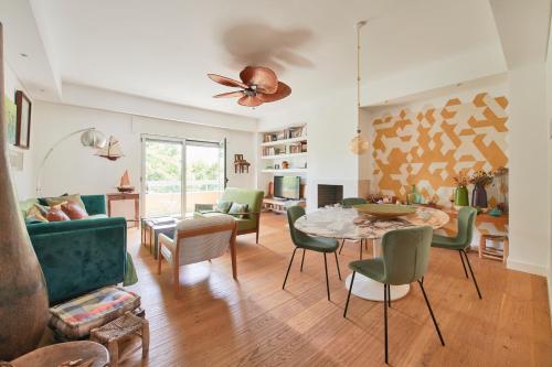 a living room with a green couch and a table at Sunny Beach Oasis, By TimeCooler in Oeiras
