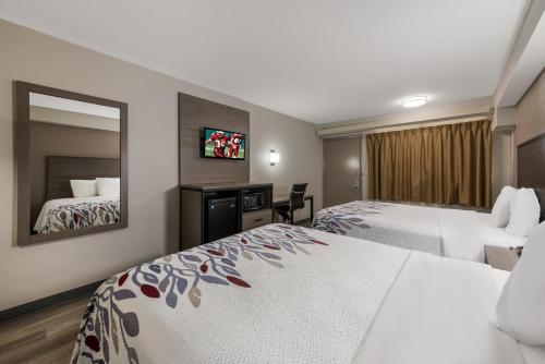Katil atau katil-katil dalam bilik di Red Roof Inn Hickory