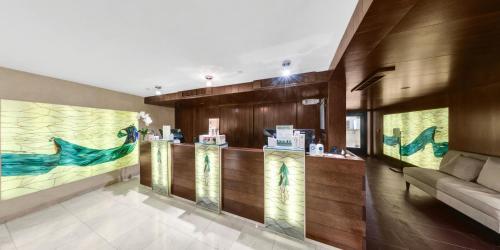 Area lobi atau resepsionis di Kimpton Vero Beach Hotel & Spa, an IHG Hotel
