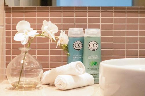 Φωτογραφία από το άλμπουμ του 'Pure Synergy' Explore Darwin's Riches from Two Separate Apartments στο Ντάργουιν