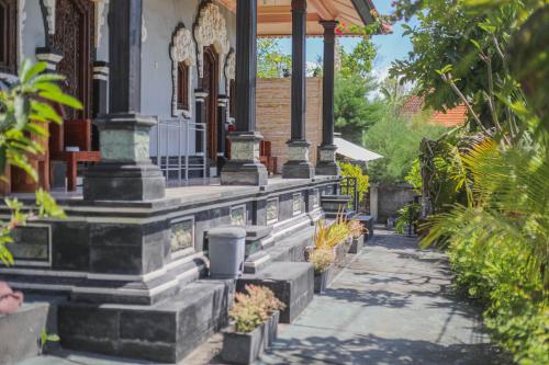 a building with stone steps and plants in front of it at Manta Cottages with Sea View in Nusa Penida