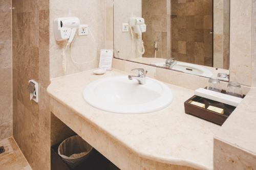 Koupelna v ubytování Hotel Kumala Pantai
