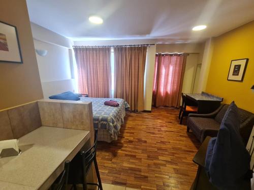 Postel nebo postele na pokoji v ubytování Lhamourai Living Apartments