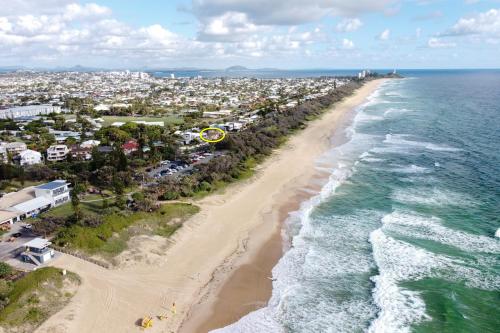Galeriebild der Unterkunft Bungalow on the Beach 4 B/R, 8 Guests, Aircon ZG2 in Buddina