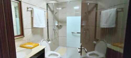 Ein Badezimmer in der Unterkunft Sky Garden Hotel