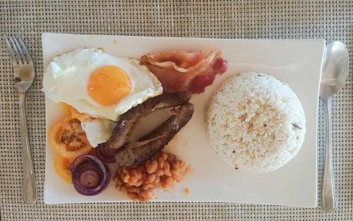 Makanan di atau berdekatan resort