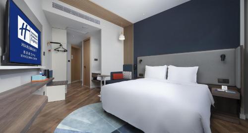 Ein Bett oder Betten in einem Zimmer der Unterkunft Holiday Inn Express Xi'an Qujiang Center by IHG