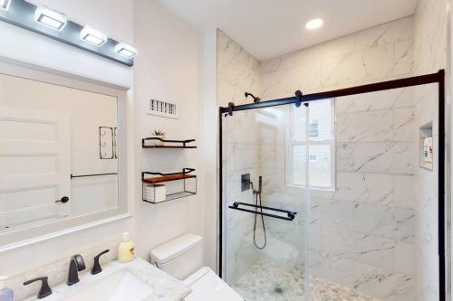 a bathroom with a shower and a toilet and a sink at Forever Boston-5 mil Fenway, FreePrkg in Boston