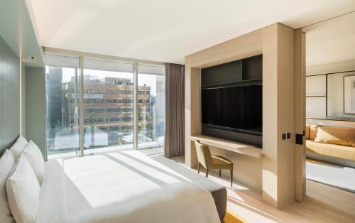 Кровать или кровати в номере Andaz Seoul Gangnam, By Hyatt