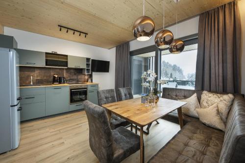 Kuchyň nebo kuchyňský kout v ubytování Weitenmoos Panorama Apart & Rooms