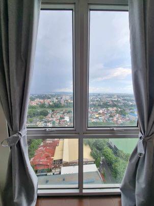 a large window with a view of a city at Casa REYNA at KASARA Urban Residences in Manila