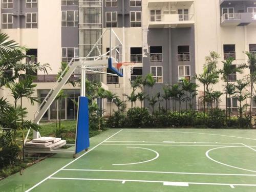 a basketball court in front of a building at Casa REYNA at KASARA Urban Residences in Manila