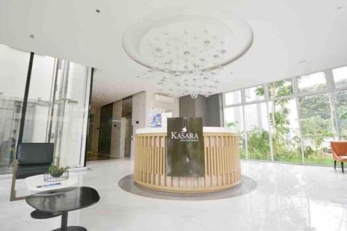 a lobby with a table and chairs and a chandelier at Casa REYNA at KASARA Urban Residences in Manila