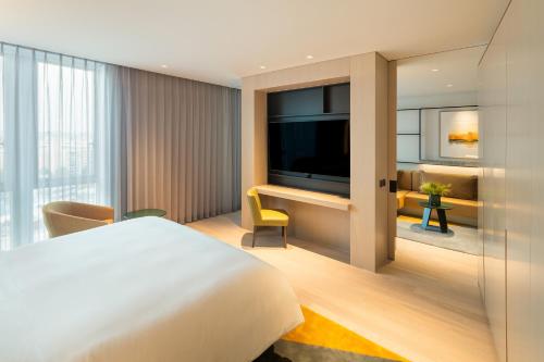 Кровать или кровати в номере Andaz Seoul Gangnam, By Hyatt
