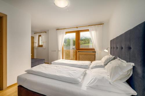 A bed or beds in a room at Ferienwohnung Mair am Bach