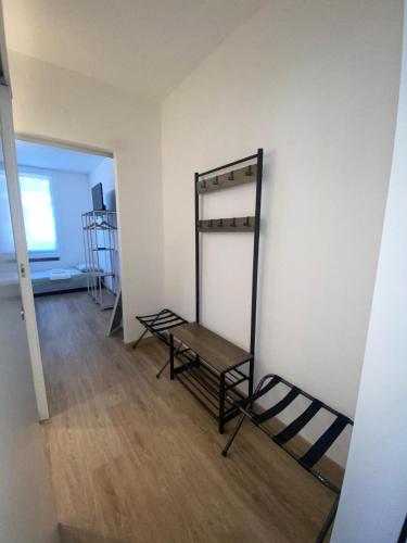 a room with a wall with a shelf in it at Basiglio - Residenza Sorgente in Basiglio