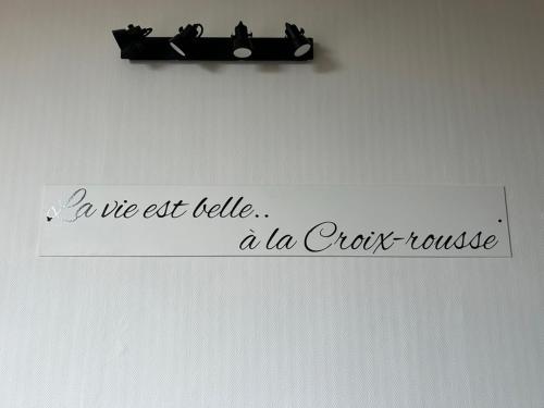 a sign that says a we eat bell a la circus house at Hôtel de la Croix-Rousse in Lyon