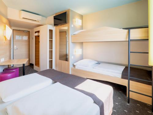 Postel nebo postele na pokoji v ubytování B&B Hotel Karlsruhe