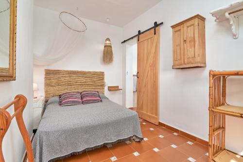 a small bedroom with a bed in a room at Cortijo de Arriba in Frigiliana