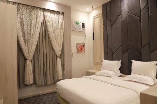 a bedroom with two beds and a window at فندق المساء in Abha