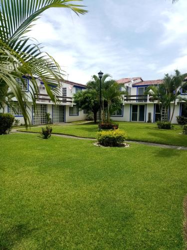 a house with a lawn in front of it at Casa en la zona de Acapulco diamante in La Sabana