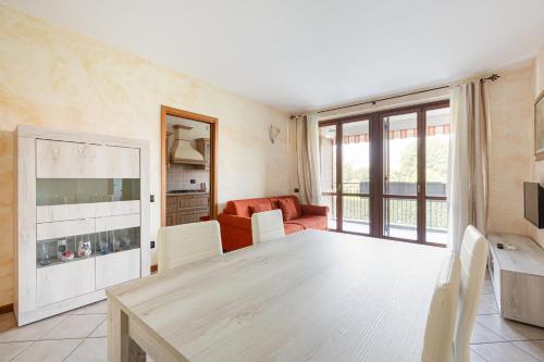 GuestHost - Apartment with Balcony nearby M3 Subway Yellow Line